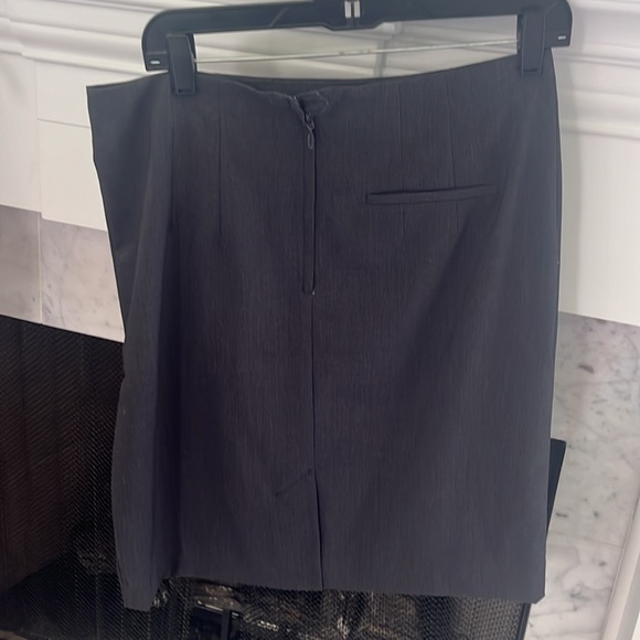 H&M Charcoal Grey Skirt NWT - Picture 2 of 3